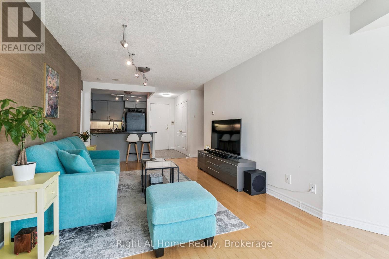 605 - 2111 Lake Shore Boulevard W, Toronto, Ontario  M8V 4B2 - Photo 5 - W12248066