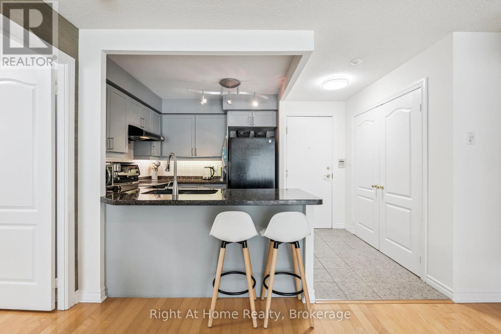 605 - 2111 Lake Shore Boulevard W, Toronto, Ontario  M8V 4B2 - Photo 7 - W12248066