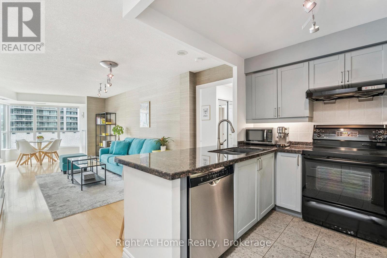 605 - 2111 Lake Shore Boulevard W, Toronto, Ontario  M8V 4B2 - Photo 8 - W12248066