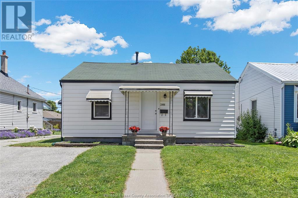 MLS# 25016230: 3811 CONNAUGHT, Windsor, Canada