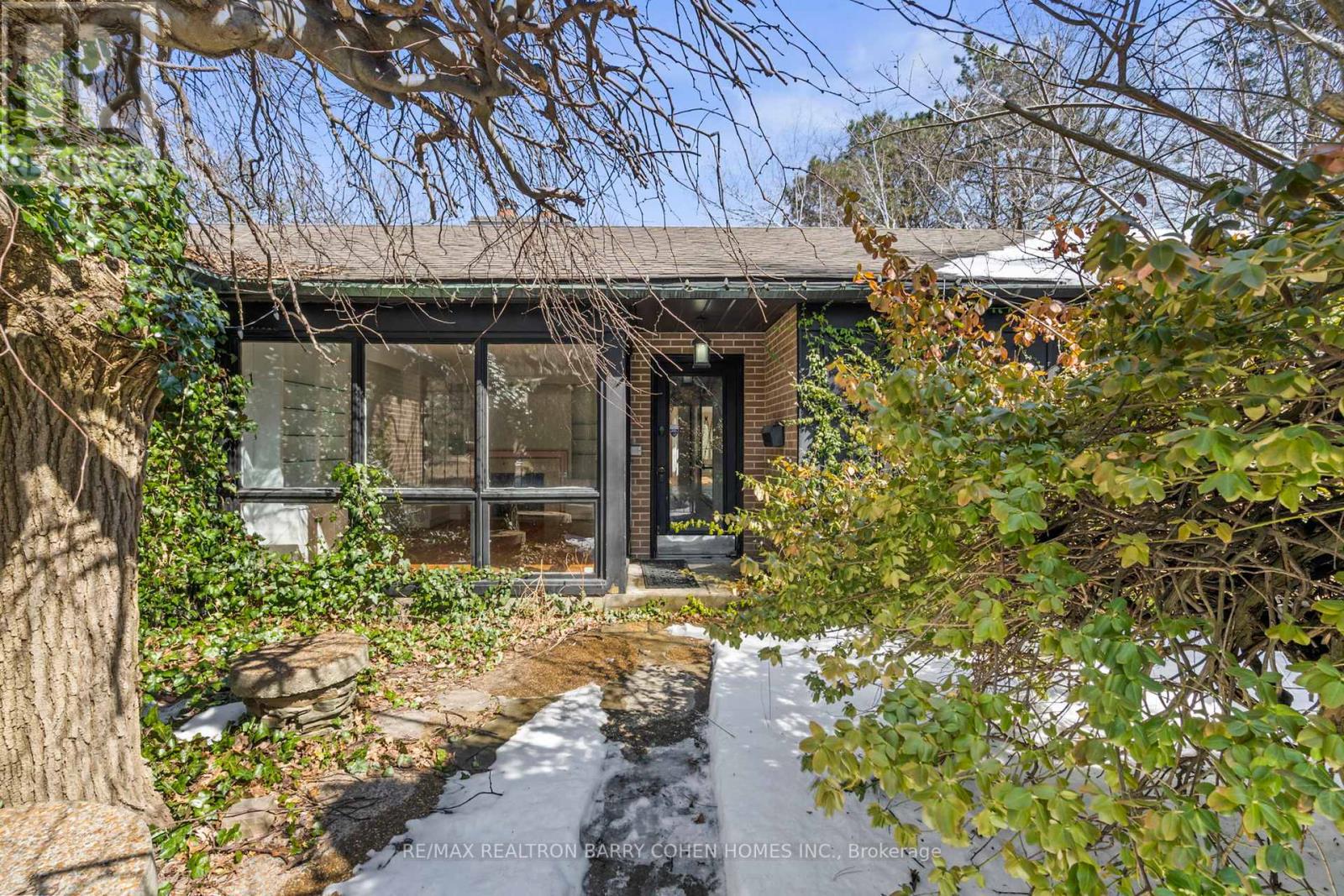 Property at 44 THE BRIDLE PATH image 1