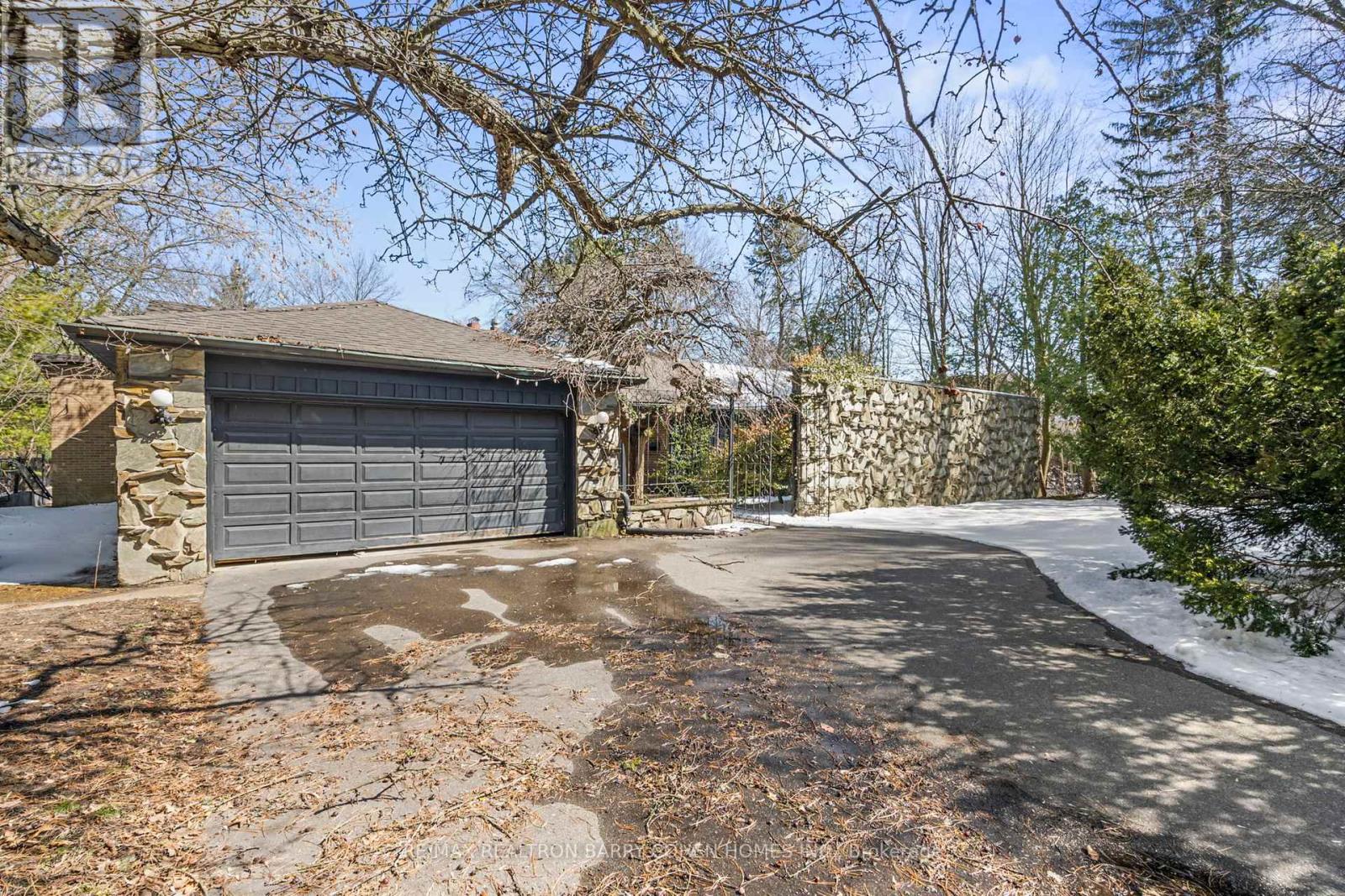 Property at 44 THE BRIDLE PATH image 2