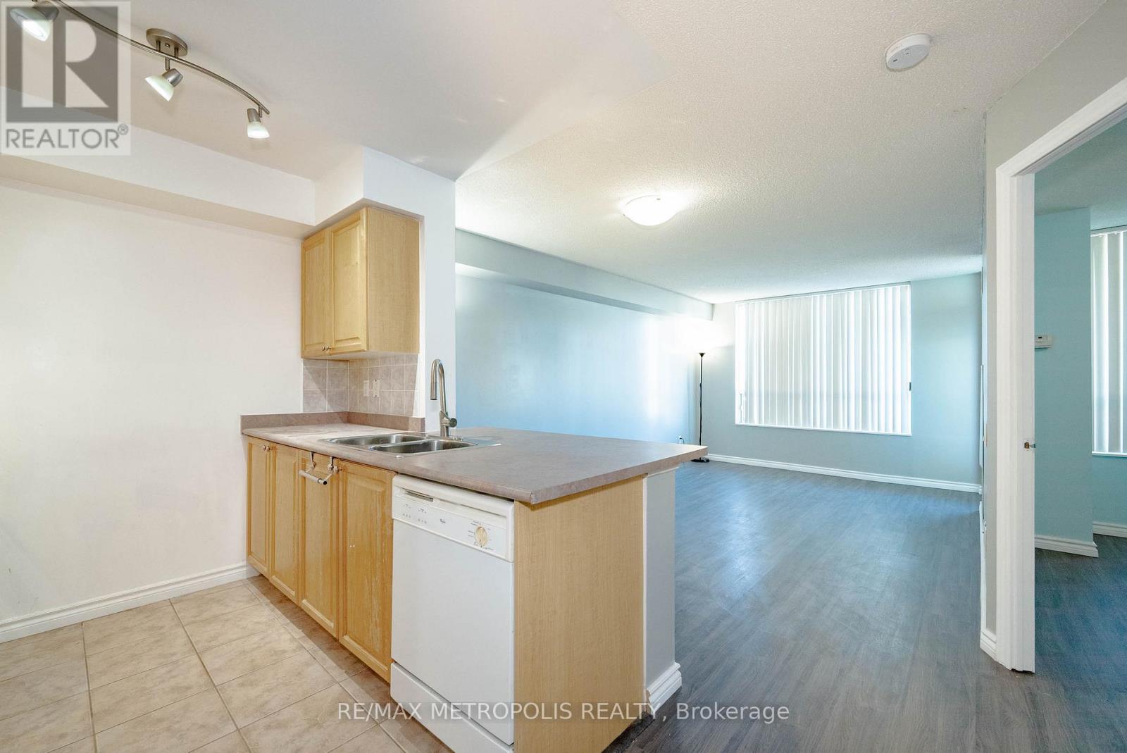 605 - 61 Town Centre Court, Toronto, Ontario  M1P 5C5 - Photo 14 - E12247974