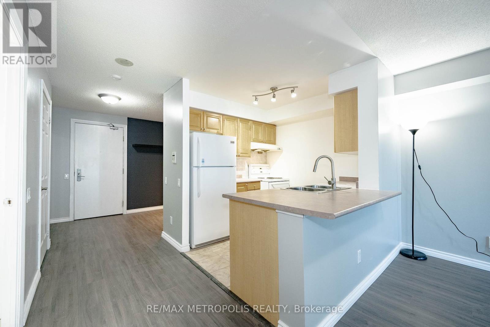 605 - 61 Town Centre Court, Toronto, Ontario  M1P 5C5 - Photo 16 - E12247974