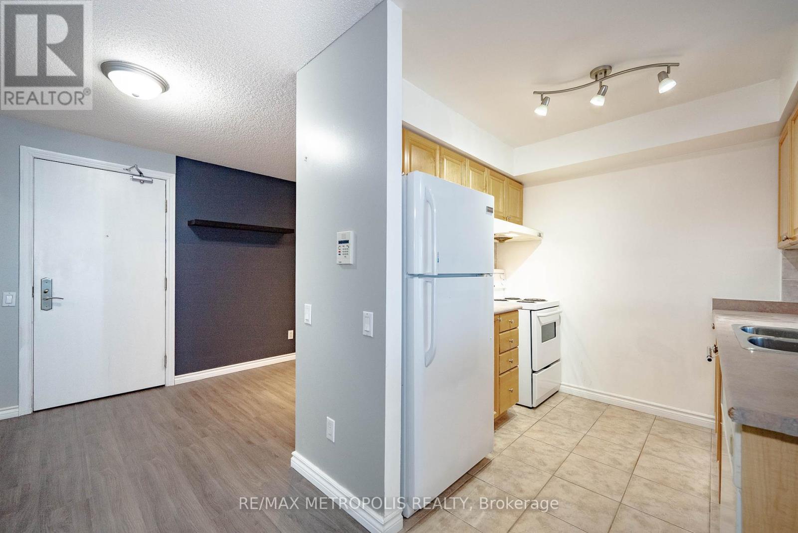 605 - 61 Town Centre Court, Toronto, Ontario  M1P 5C5 - Photo 17 - E12247974