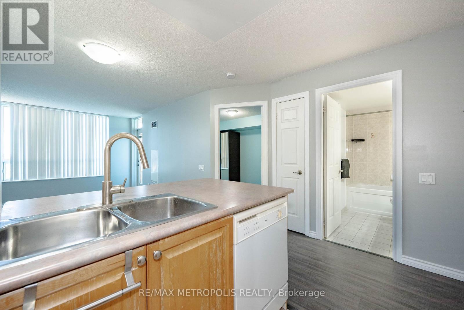 605 - 61 Town Centre Court, Toronto, Ontario  M1P 5C5 - Photo 19 - E12247974