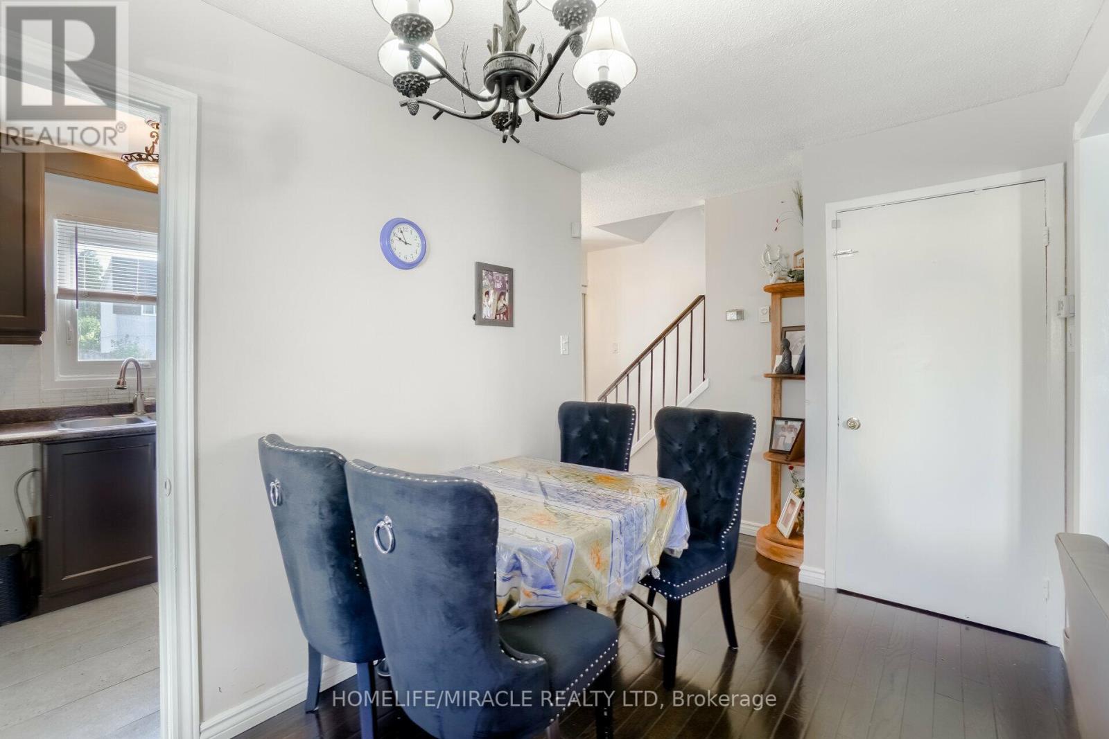 34 Greenbush Crescent, Brampton, Ontario  L6S 2K2 - Photo 11 - W12248178