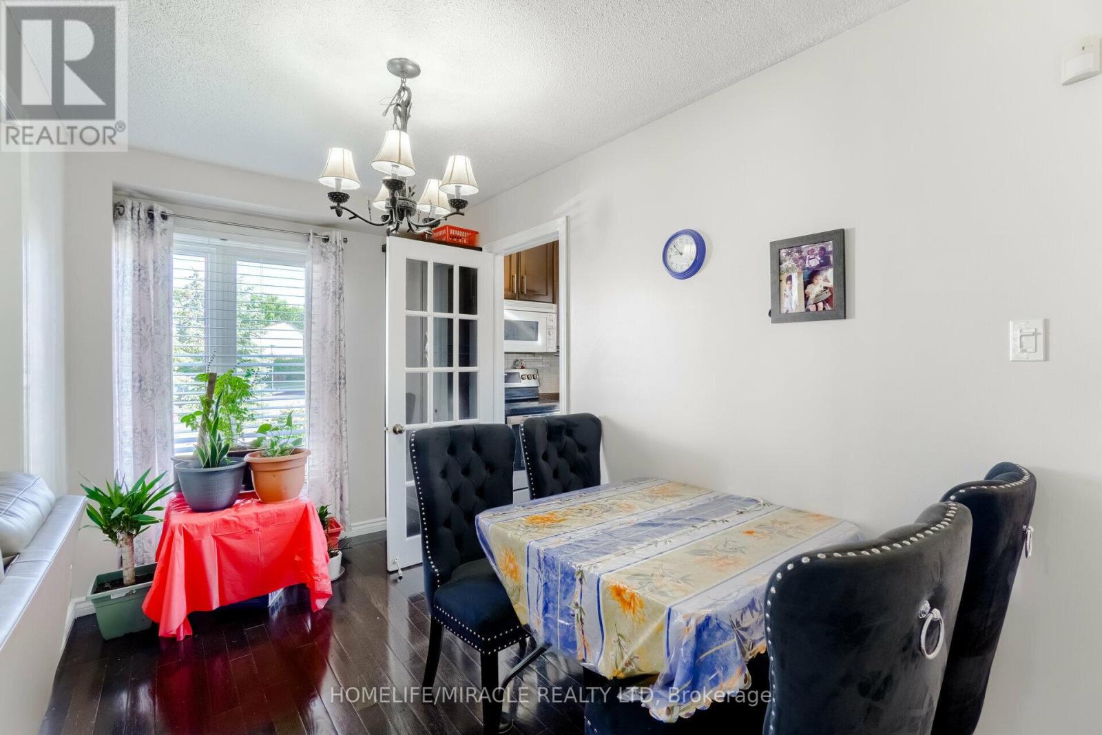 34 Greenbush Crescent, Brampton, Ontario  L6S 2K2 - Photo 12 - W12248178