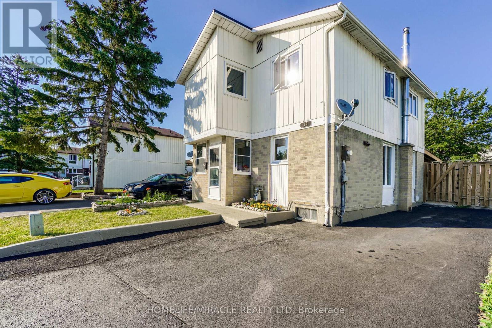 34 Greenbush Crescent, Brampton, Ontario  L6S 2K2 - Photo 2 - W12248178