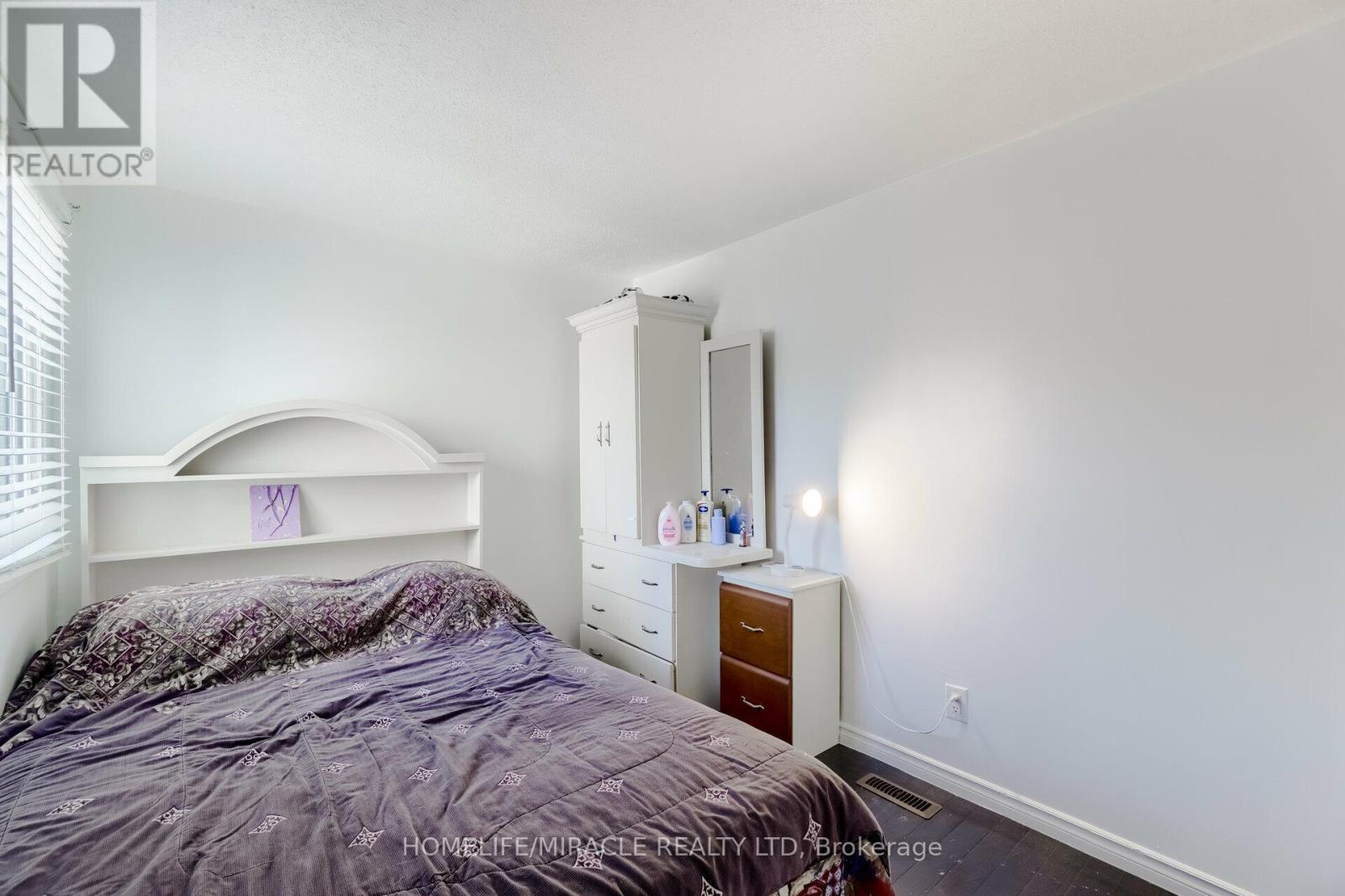 34 Greenbush Crescent, Brampton, Ontario  L6S 2K2 - Photo 22 - W12248178