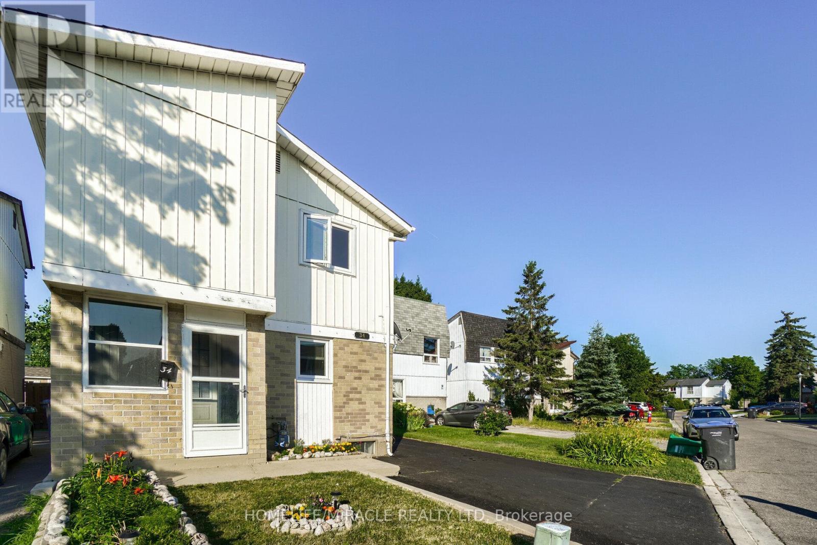 34 Greenbush Crescent, Brampton, Ontario  L6S 2K2 - Photo 3 - W12248178