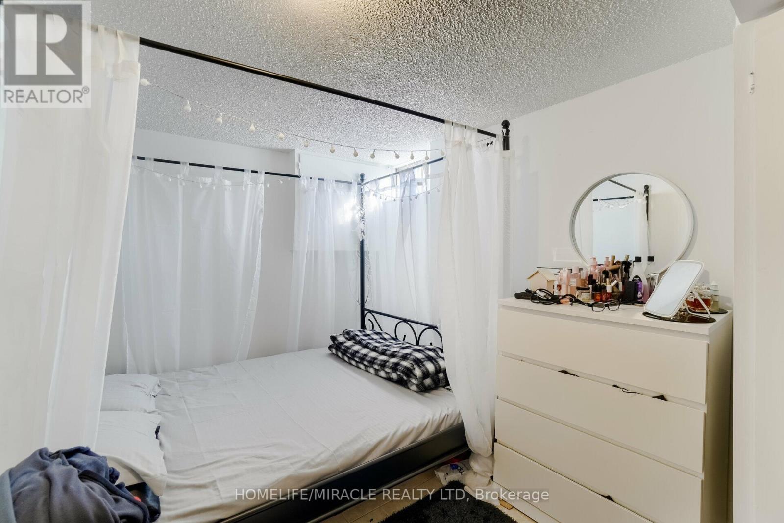 34 Greenbush Crescent, Brampton, Ontario  L6S 2K2 - Photo 33 - W12248178