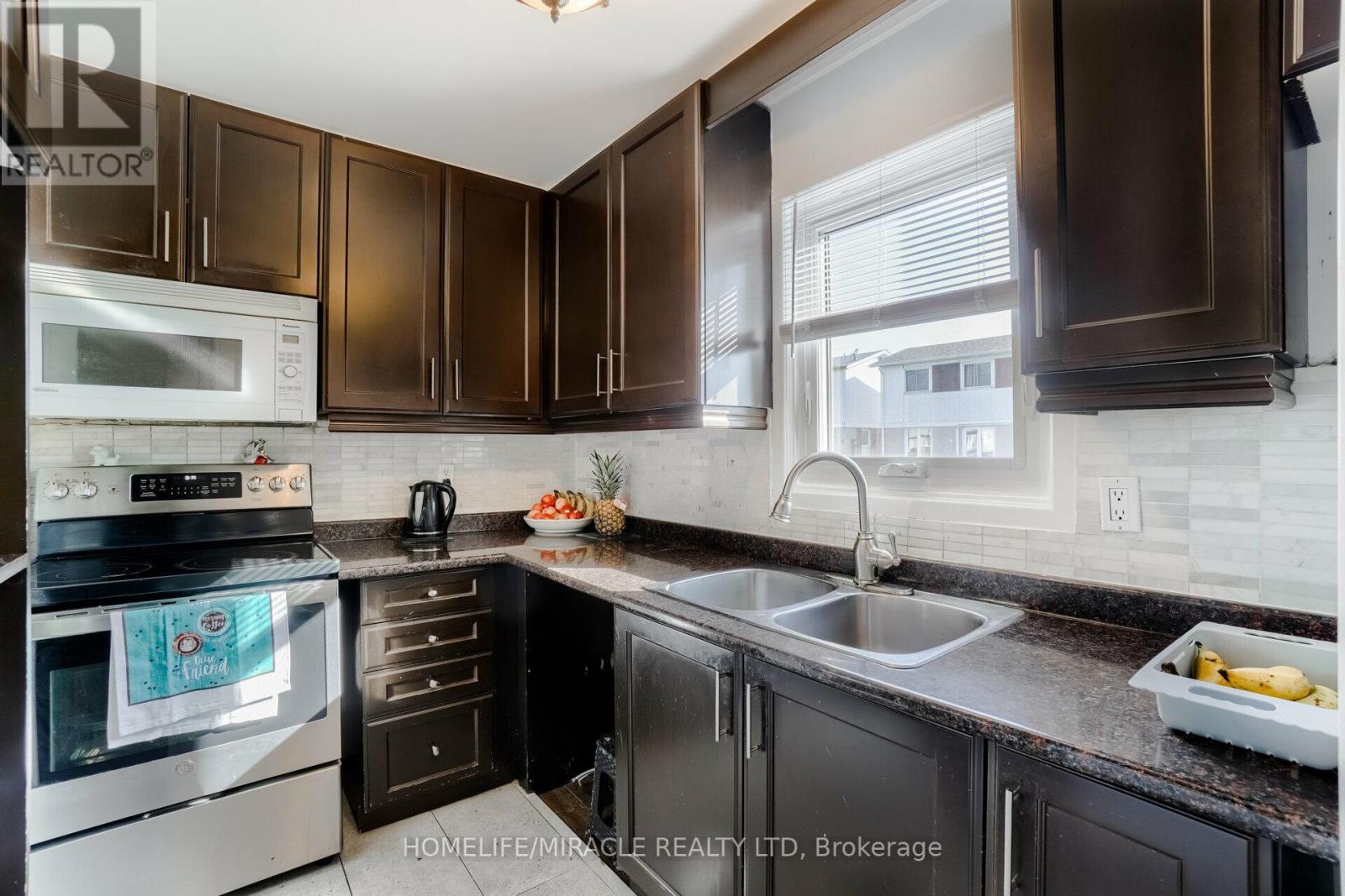 34 Greenbush Crescent, Brampton, Ontario  L6S 2K2 - Photo 8 - W12248178