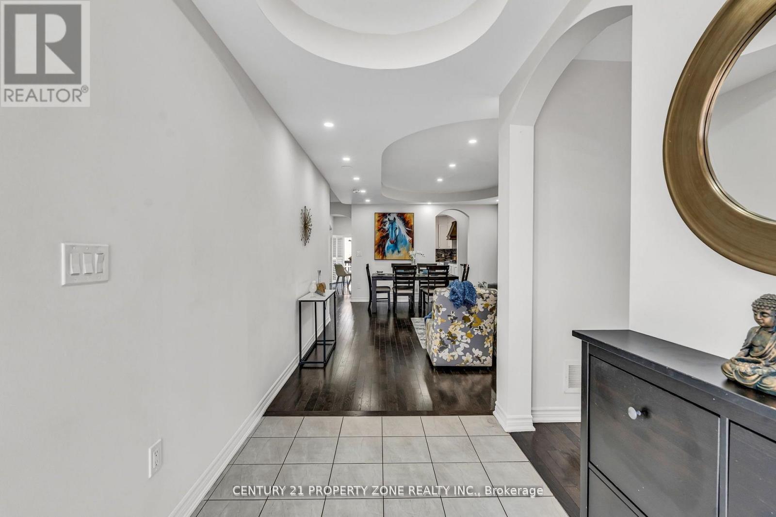 Property at 8 YOUNG GARDEN CRESCENT image 3