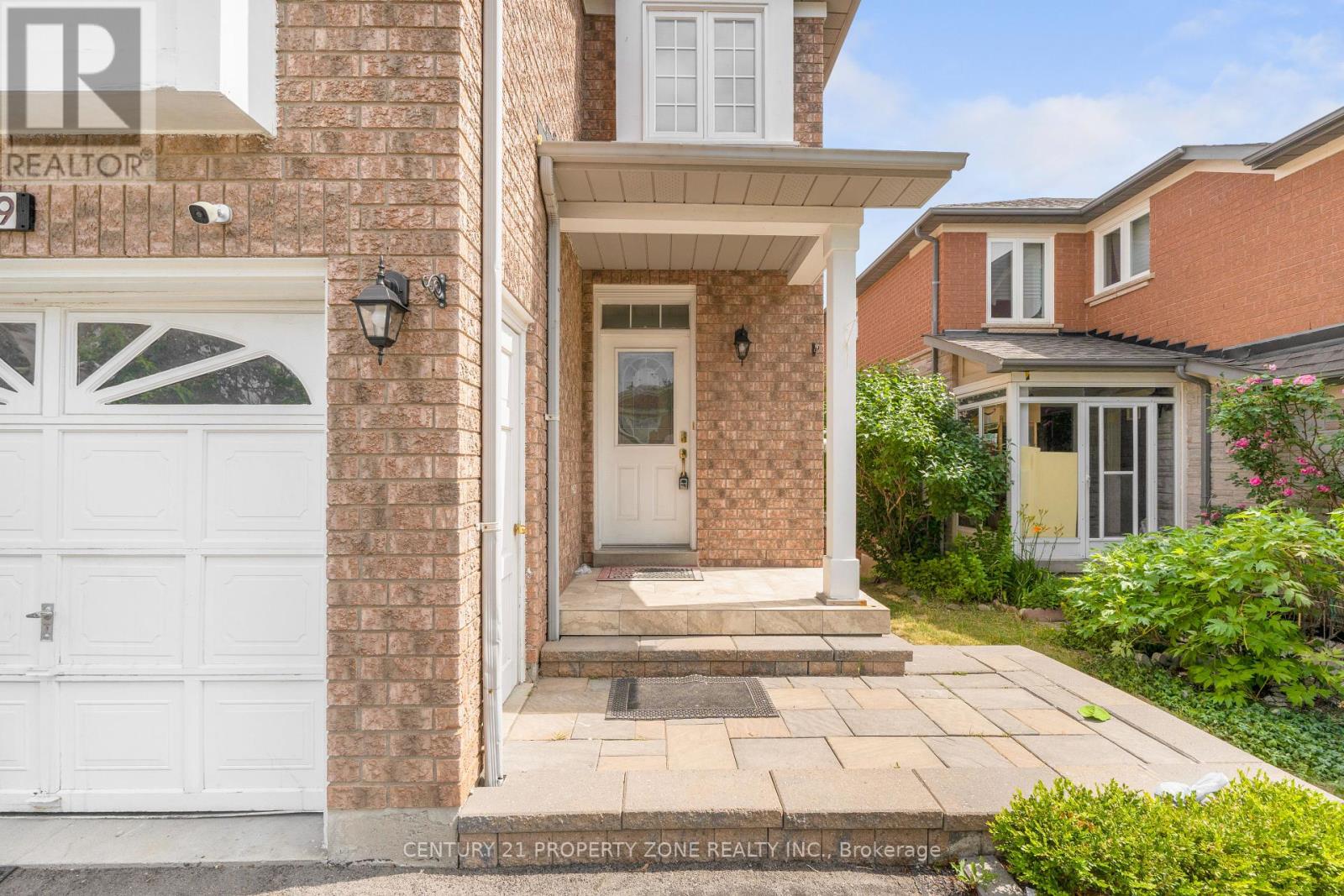 Property at 5469 PALMERSTONE CRESCENT image 3