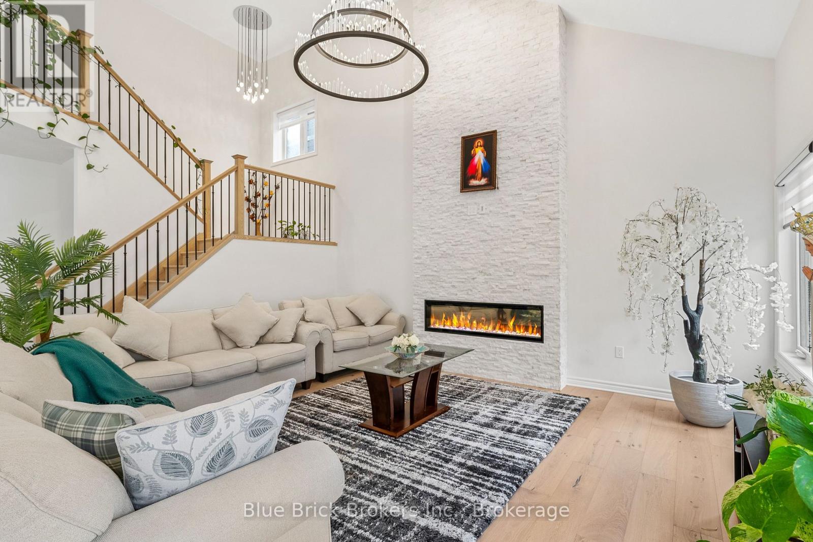 Property at 1899 BOARDWALK WAY image 2