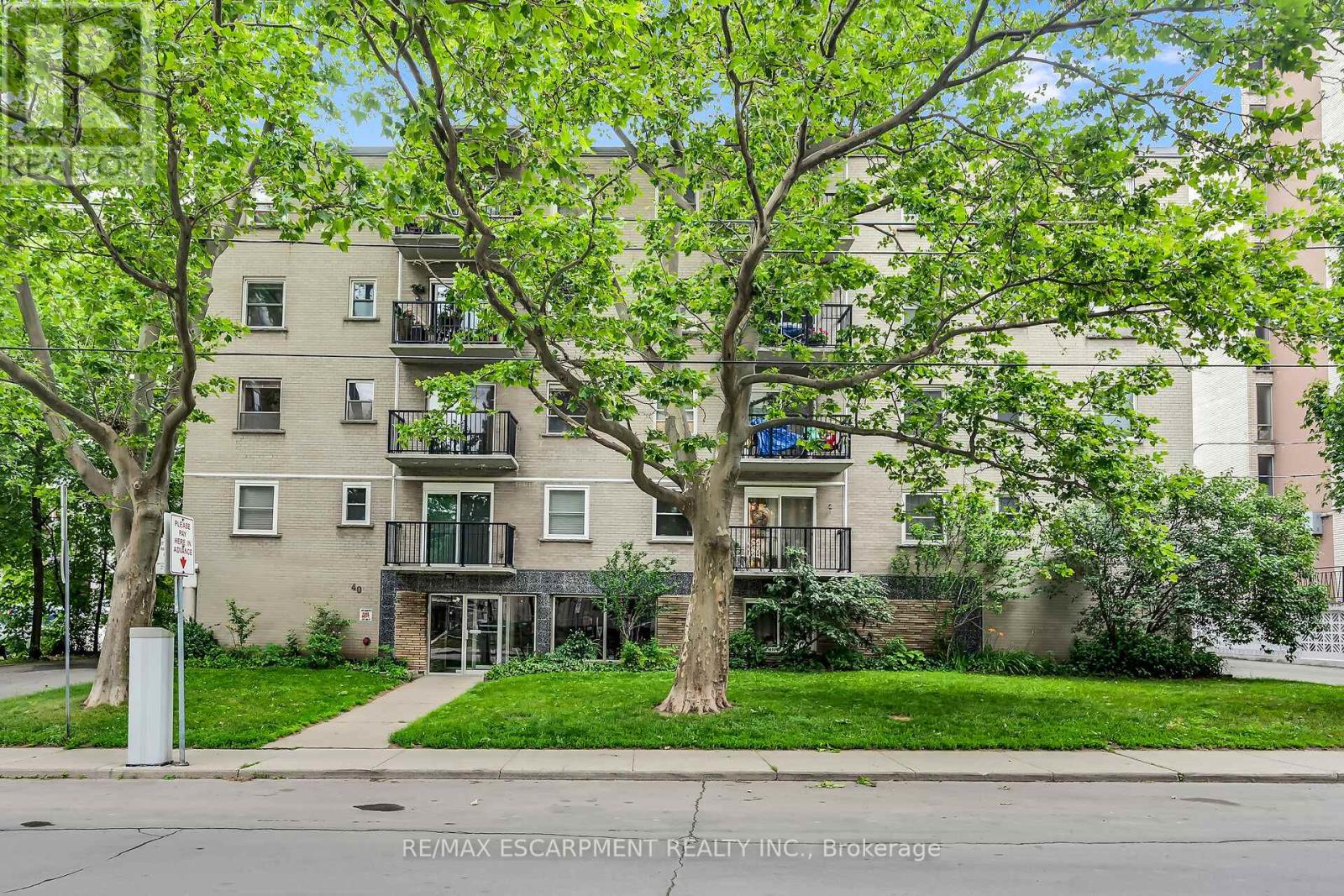 Property at 208 - 40 ROBINSON STREET image 2