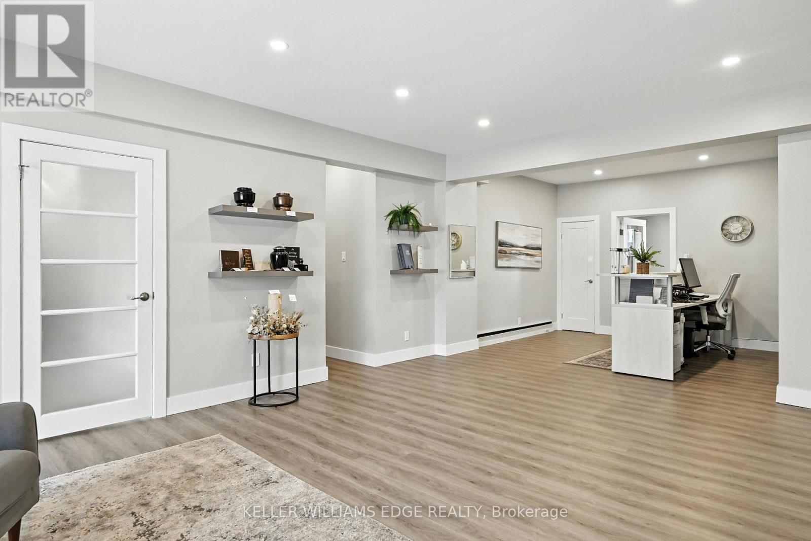 22 Mill Street S, Hamilton (Waterdown), Ontario  L0R 2H0 - Photo 13 - X12248010