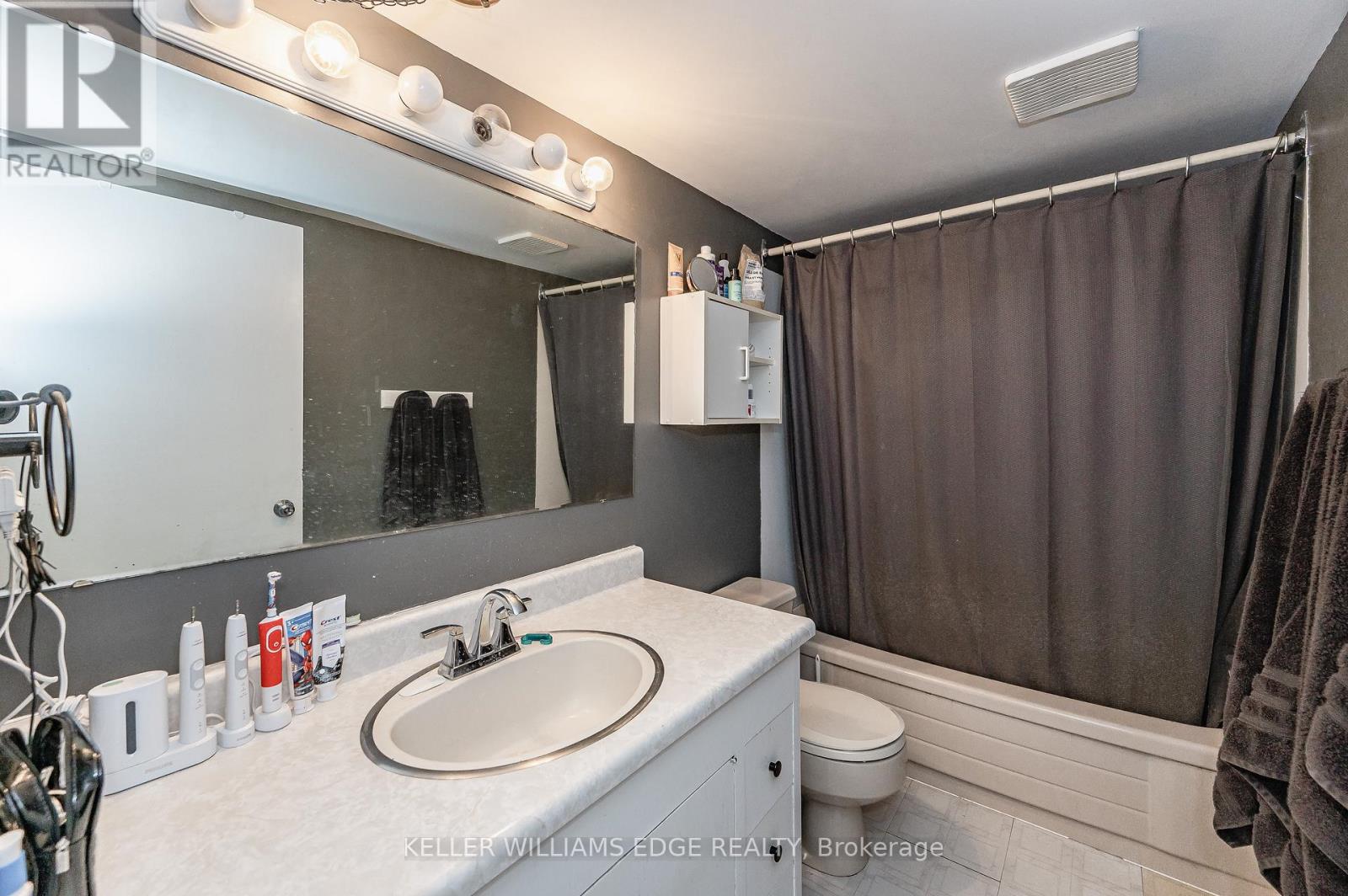 22 Mill Street S, Hamilton (Waterdown), Ontario  L0R 2H0 - Photo 25 - X12248010