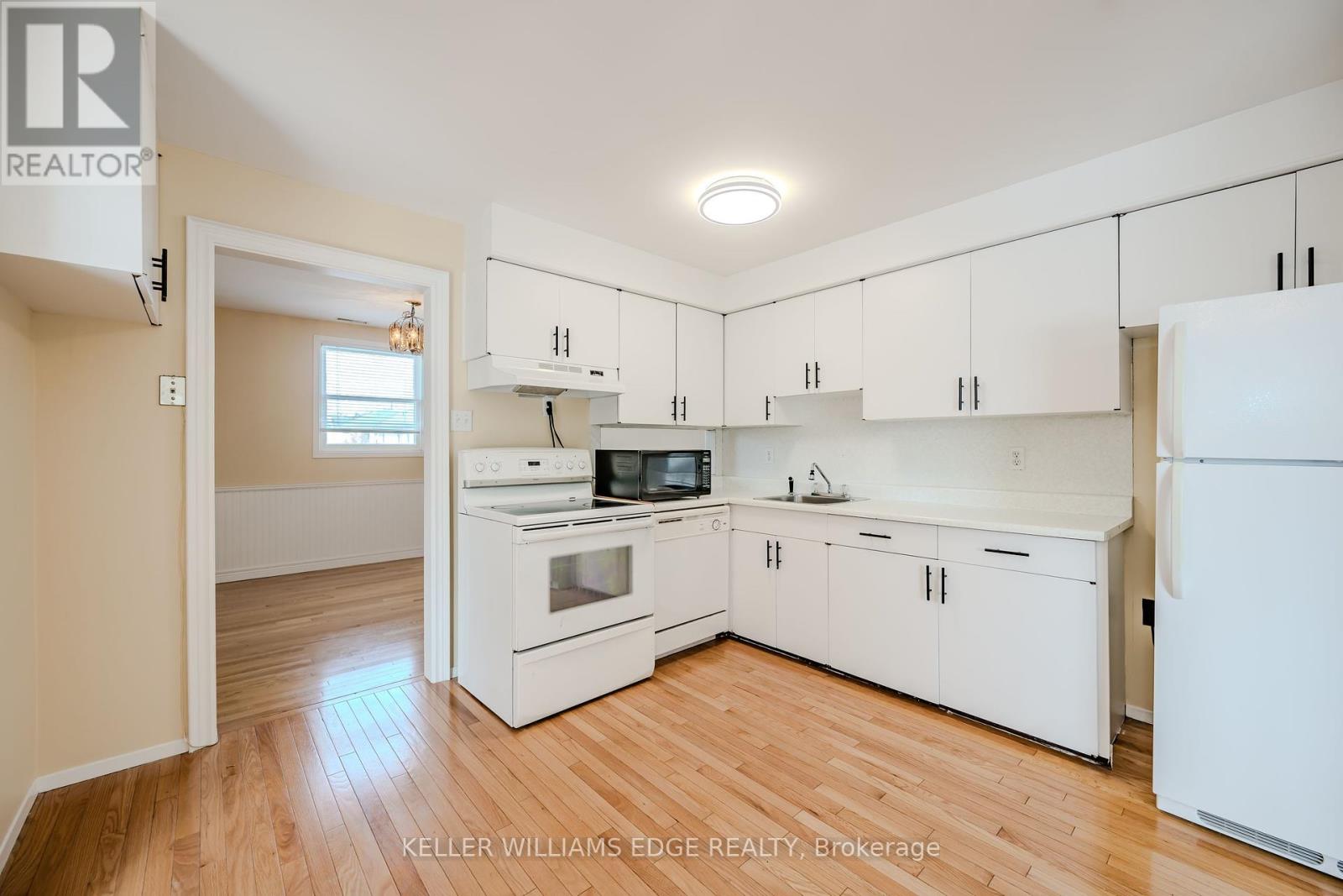 22 Mill Street S, Hamilton (Waterdown), Ontario  L0R 2H0 - Photo 32 - X12248010