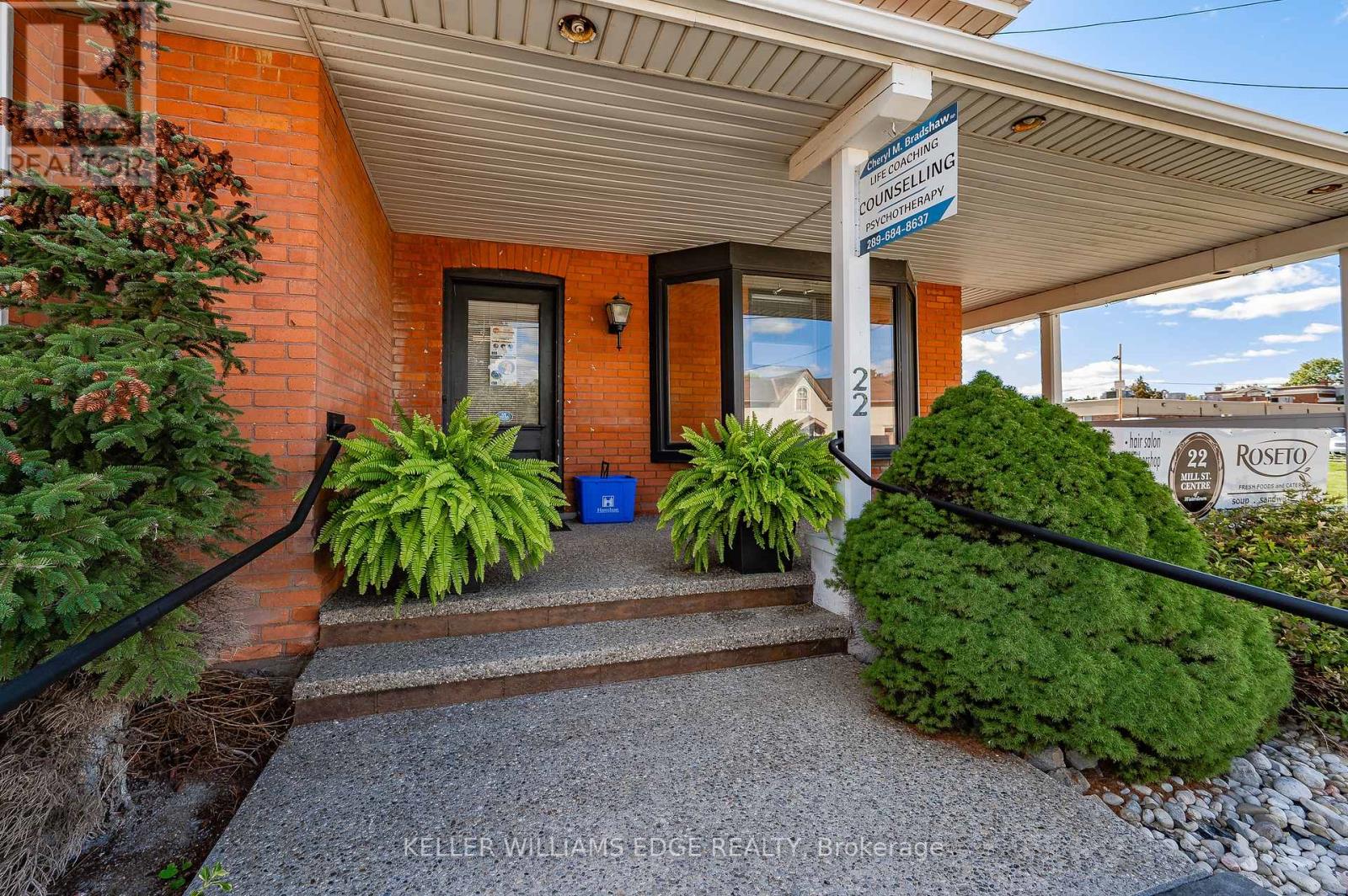 22 Mill Street S, Hamilton (Waterdown), Ontario  L0R 2H0 - Photo 4 - X12248010