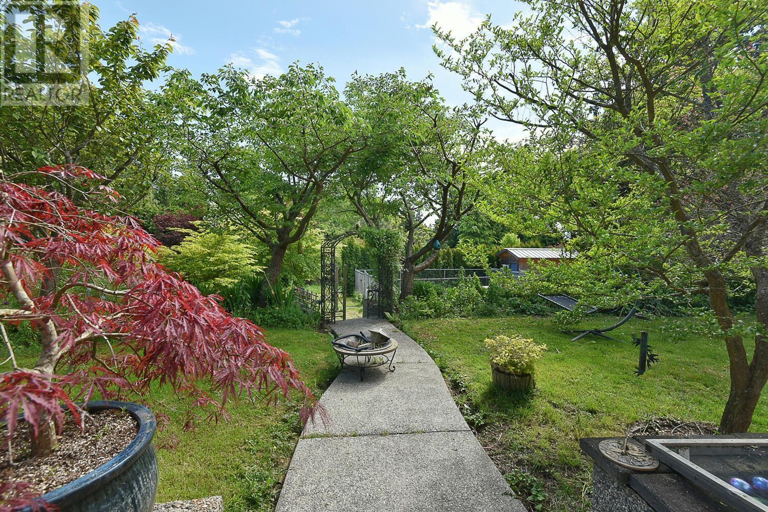 2855 Lacey Place, Roberts Creek, British Columbia  V0N 2W4 - Photo 24 - R3020498