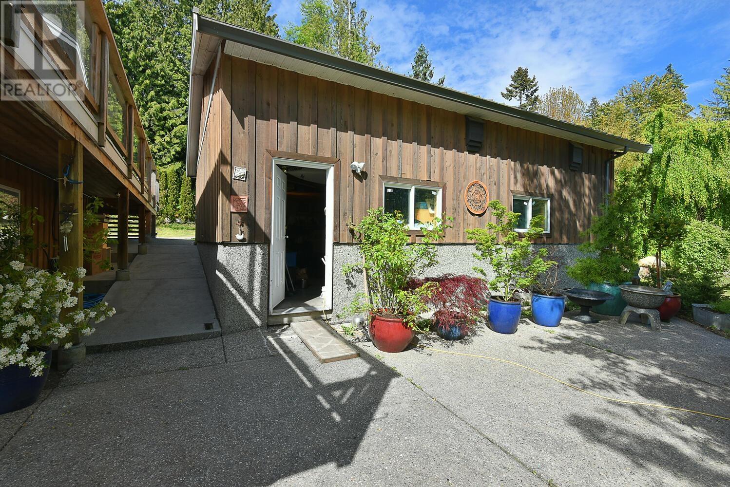 2855 Lacey Place, Roberts Creek, British Columbia  V0N 2W4 - Photo 29 - R3020498