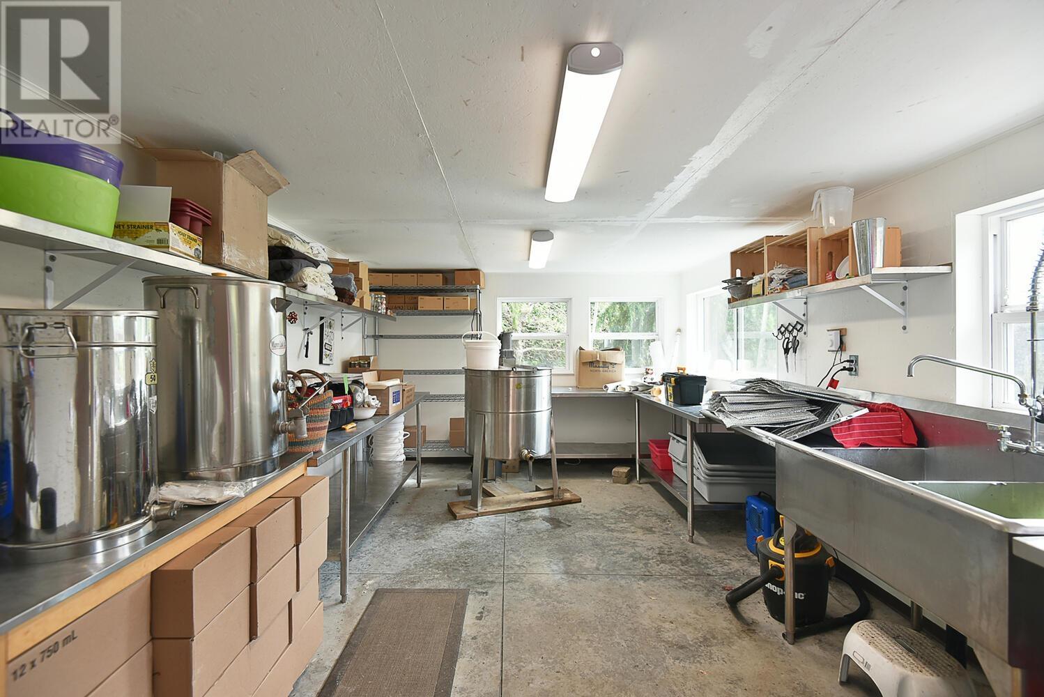 2855 Lacey Place, Roberts Creek, British Columbia  V0N 2W4 - Photo 33 - R3020498