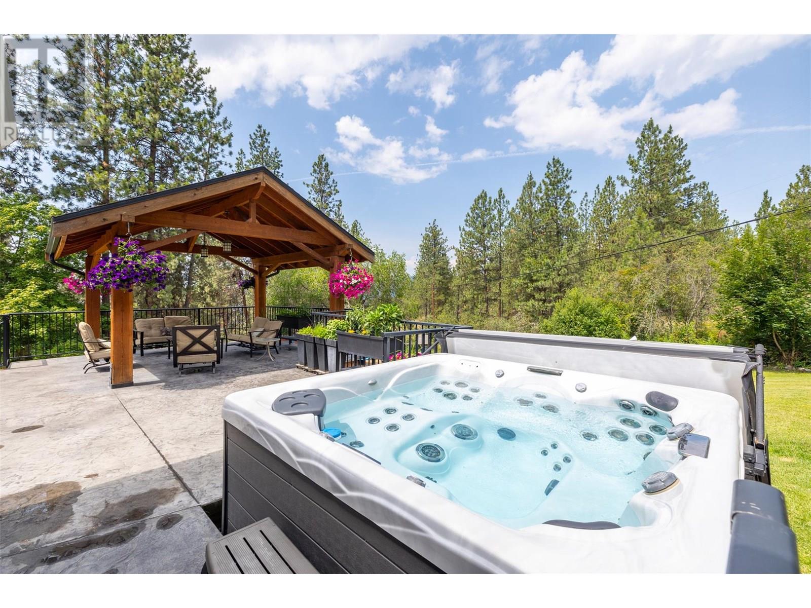 6051 Postill Lake Road, Kelowna, British Columbia  V1X 7V3 - Photo 3 - 10353954
