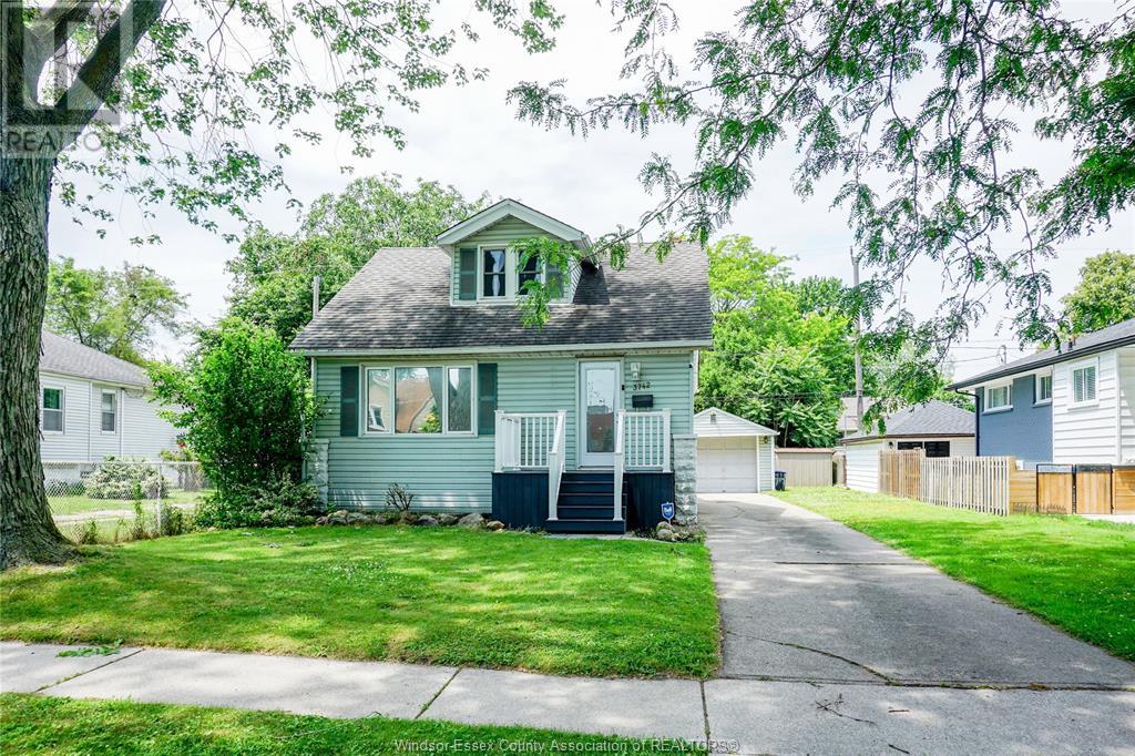 MLS# 25016172: 3742 Montcalm STREET, Windsor, Canada