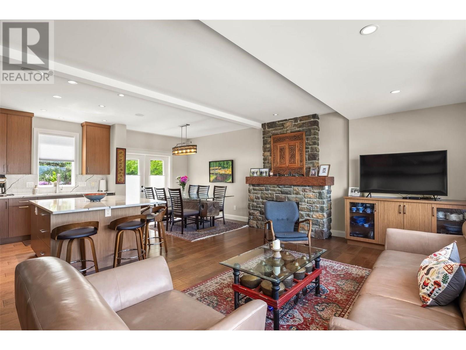 Property at 432 Azure Place image 3