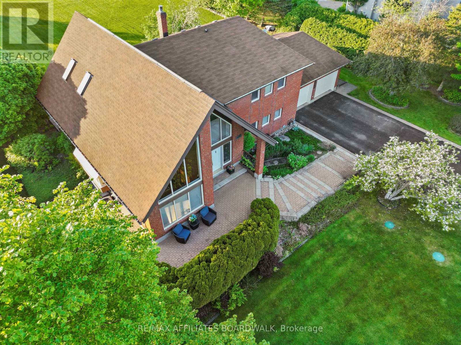 Property at 1700 LAKESHORE DRIVE image 5