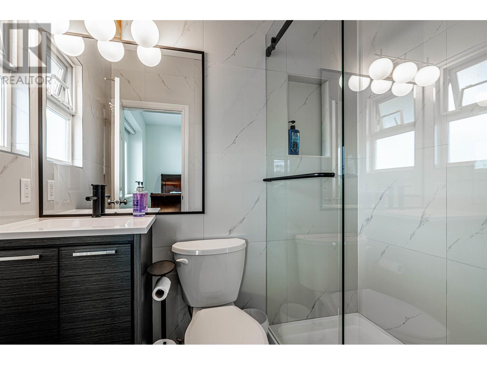 Listing Picture 25 of 25 : 3440 E 25 AVENUE, Vancouver / 溫哥華 - 魯藝地產 Yvonne Lu Group - MLS Medallion Club Member