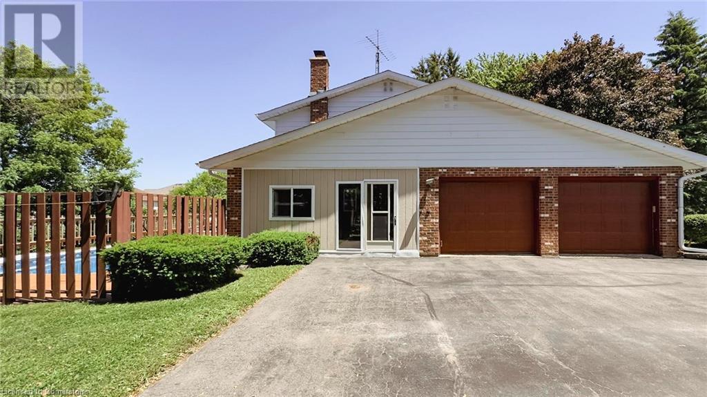 Property at 1061 HENRY Street image 3