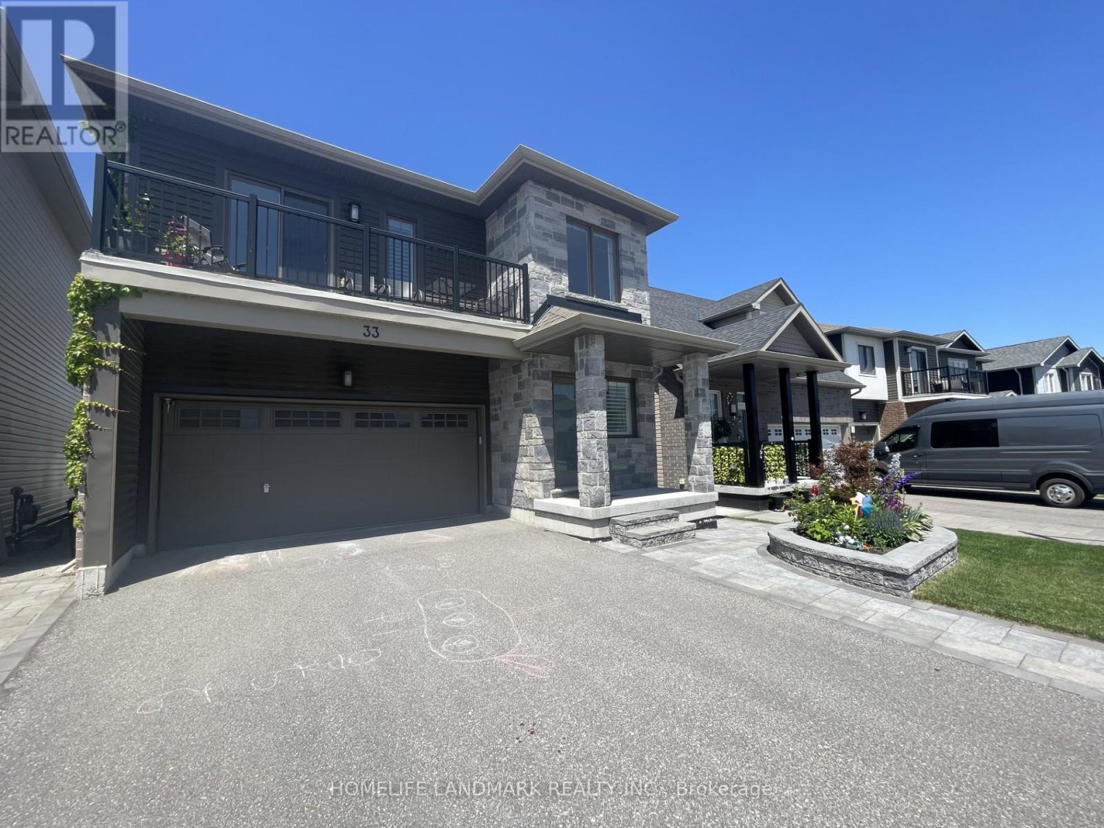 Upper Unit - 33 Olympic Gate, Barrie, Ontario  L9J 0H9 - Photo 1 - S12246099