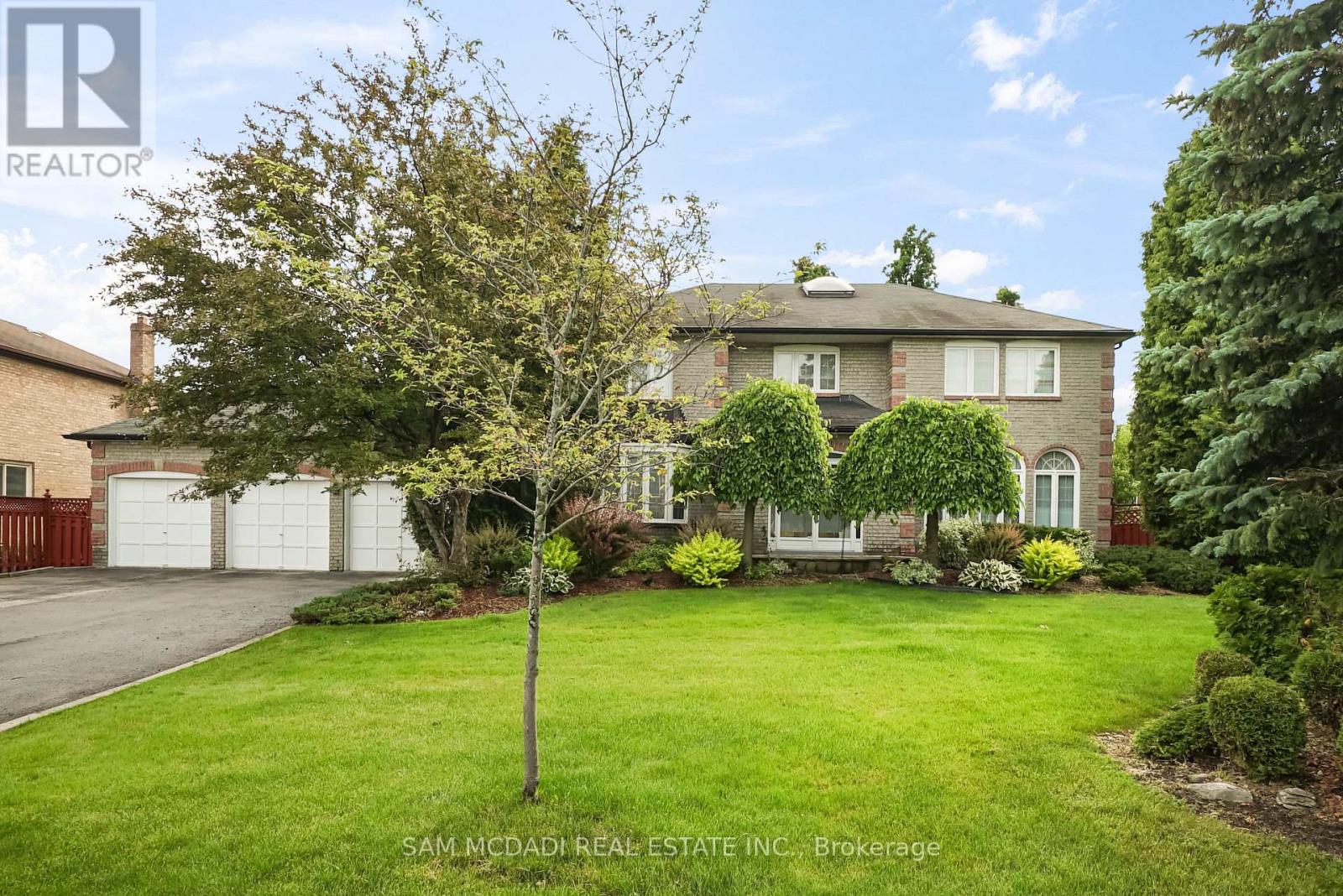 Property at 7 VOGUE CRESCENT image 2