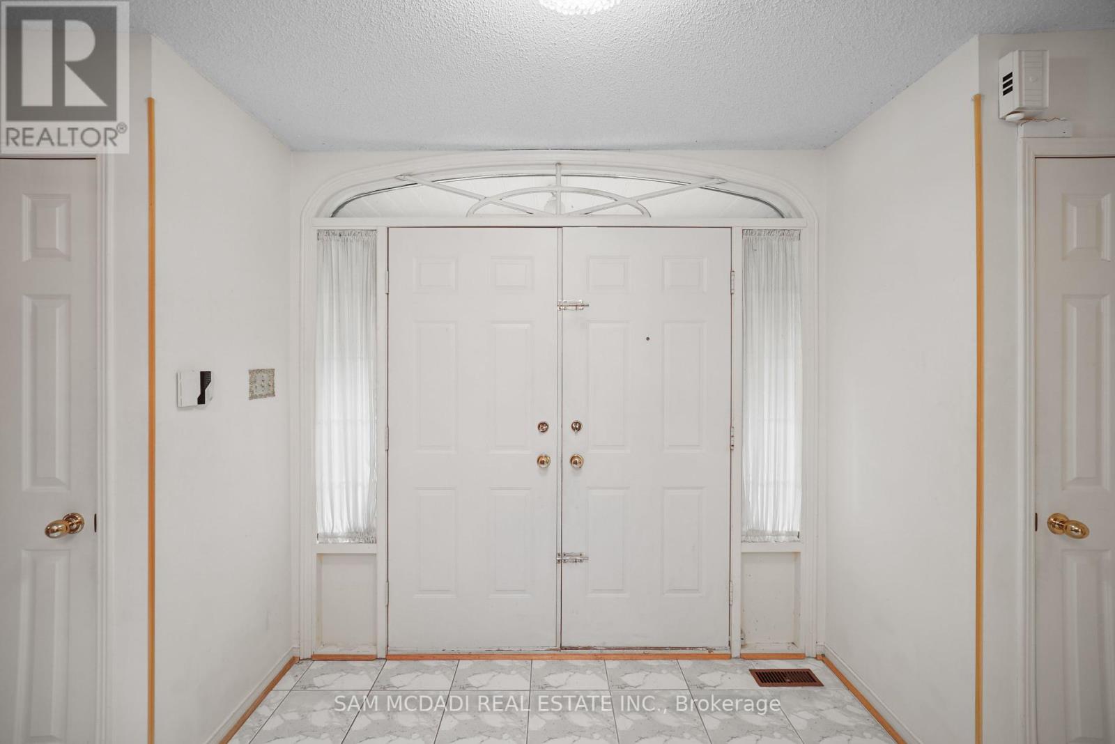 Property at 7 VOGUE CRESCENT image 4