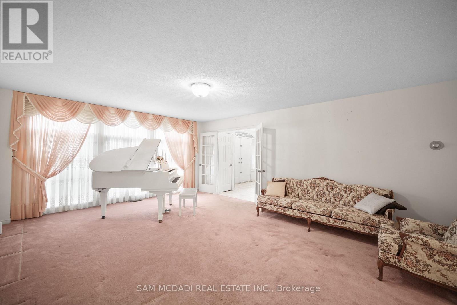 Property at 7 VOGUE CRESCENT image 5