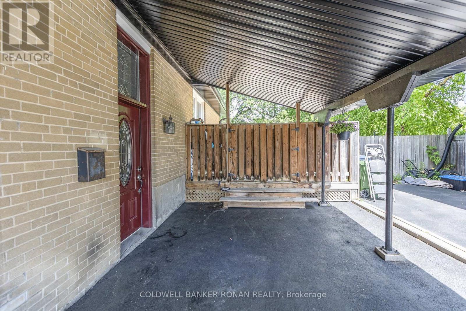 Property at 20 HALLOW CRESCENT image 2
