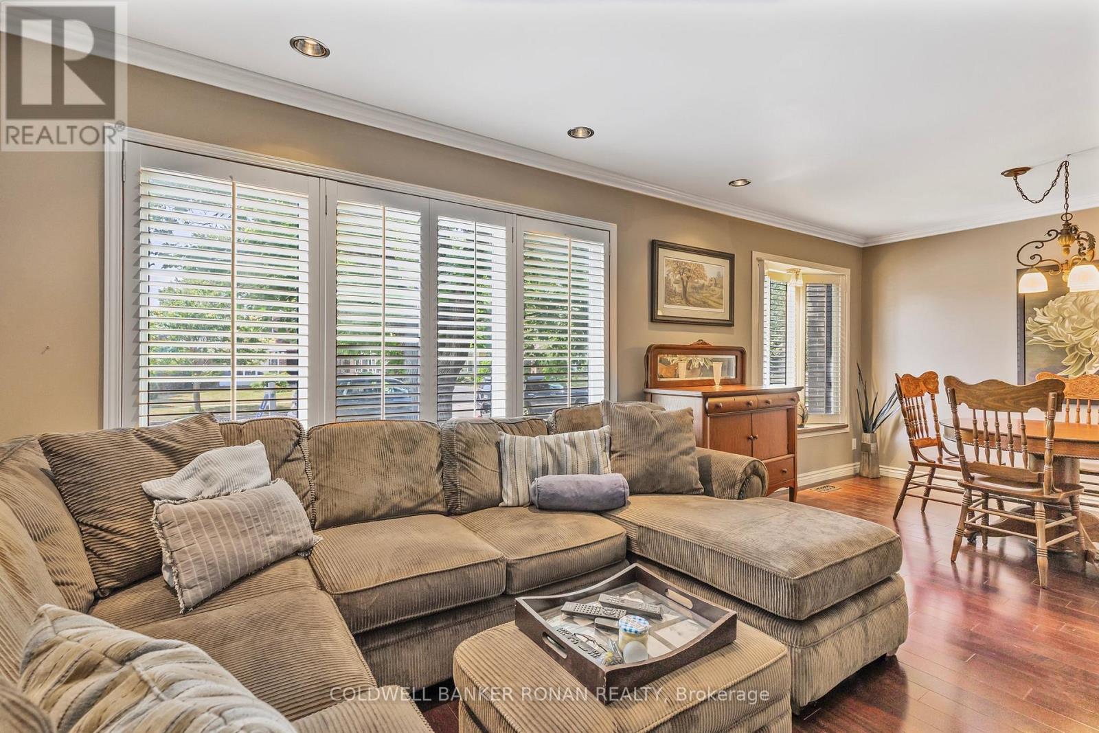 Property at 20 HALLOW CRESCENT image 4