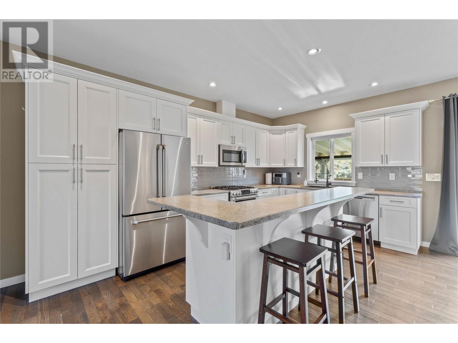 Property at 2161 SADDLEBACK Drive image 2