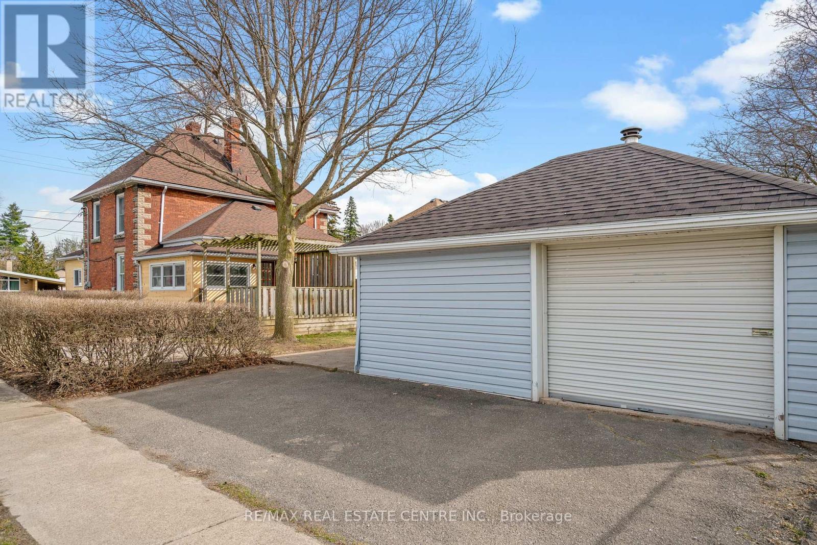 Property at 318 CLARENCE STREET image 2