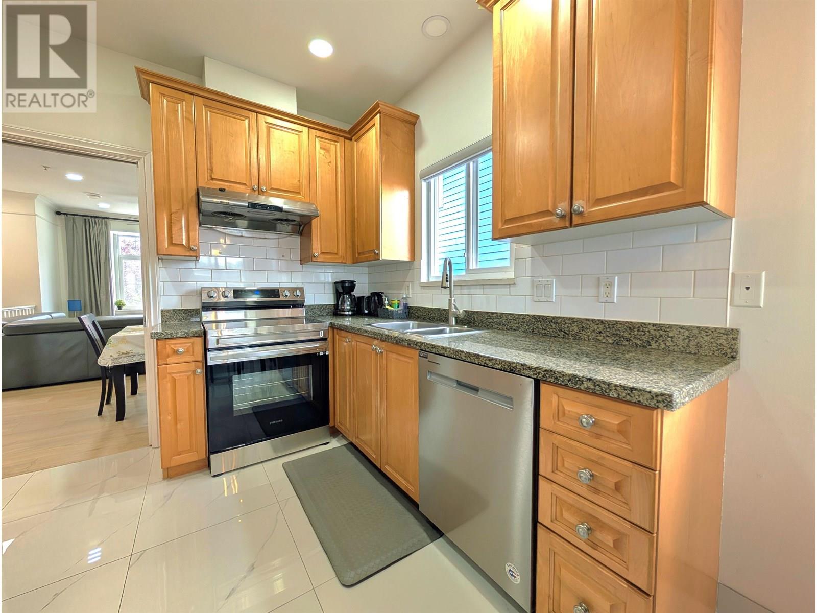 Listing Picture 8 of 25 : 3440 E 25 AVENUE, Vancouver / 溫哥華 - 魯藝地產 Yvonne Lu Group - MLS Medallion Club Member