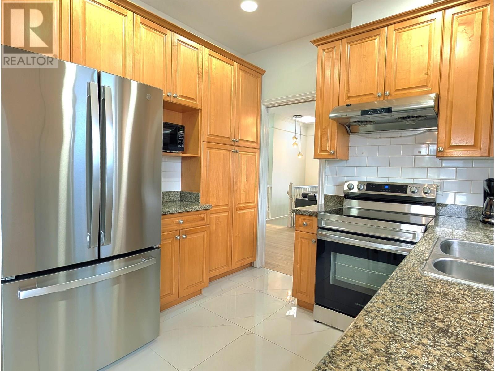 Listing Picture 10 of 25 : 3440 E 25 AVENUE, Vancouver / 溫哥華 - 魯藝地產 Yvonne Lu Group - MLS Medallion Club Member