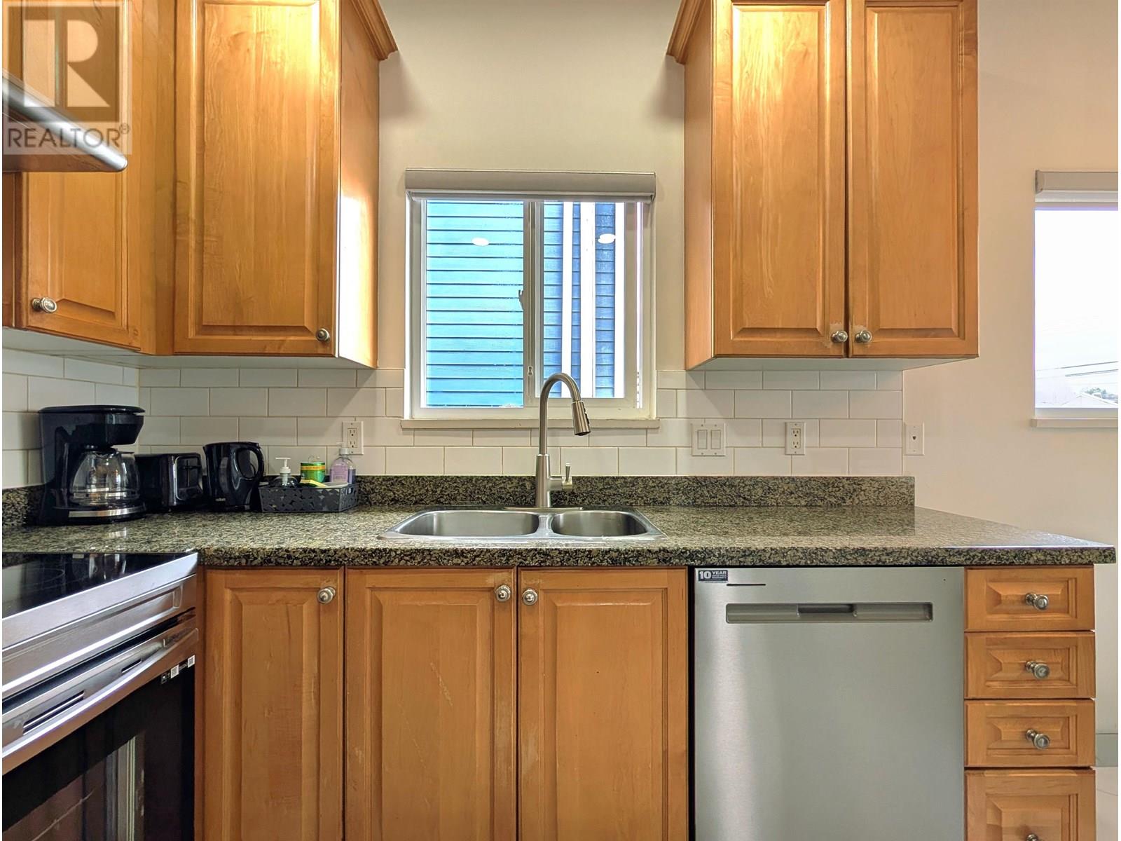 Listing Picture 9 of 25 : 3440 E 25 AVENUE, Vancouver / 溫哥華 - 魯藝地產 Yvonne Lu Group - MLS Medallion Club Member