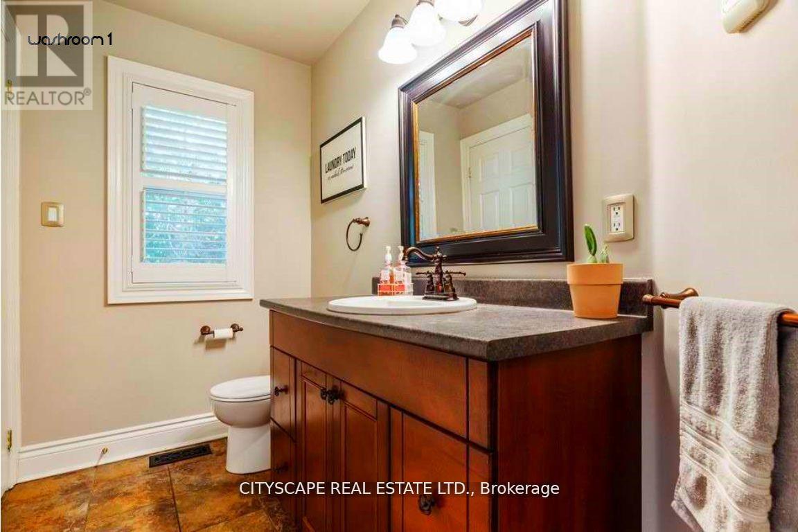 10300 Ravenshoe Road, Georgina, Ontario  L0C 1L0 - Photo 14 - N12248417