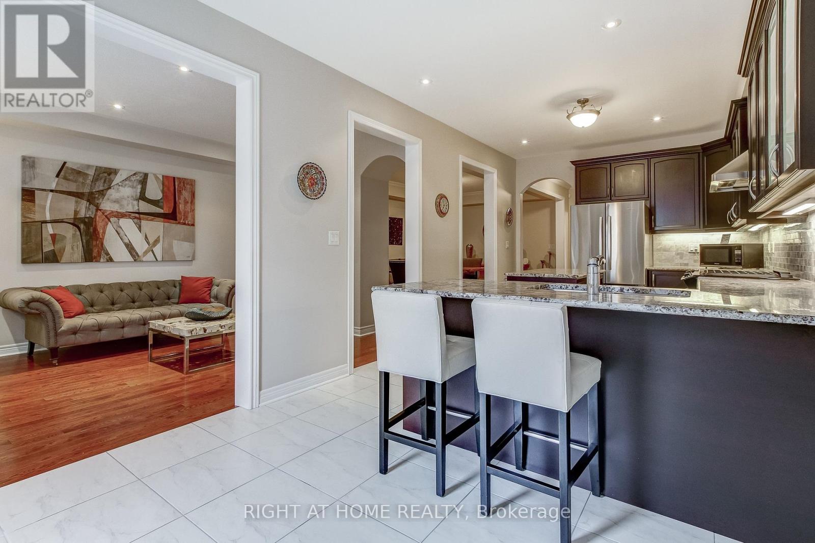 2467 Thornfield Common, Oakville, Ontario  L6M 0S2 - Photo 13 - W12248397