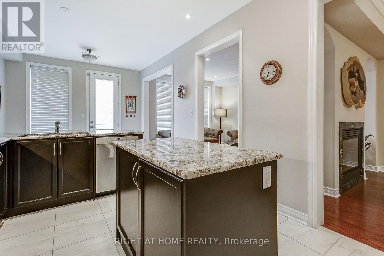 2467 Thornfield Common, Oakville, Ontario  L6M 0S2 - Photo 15 - W12248397