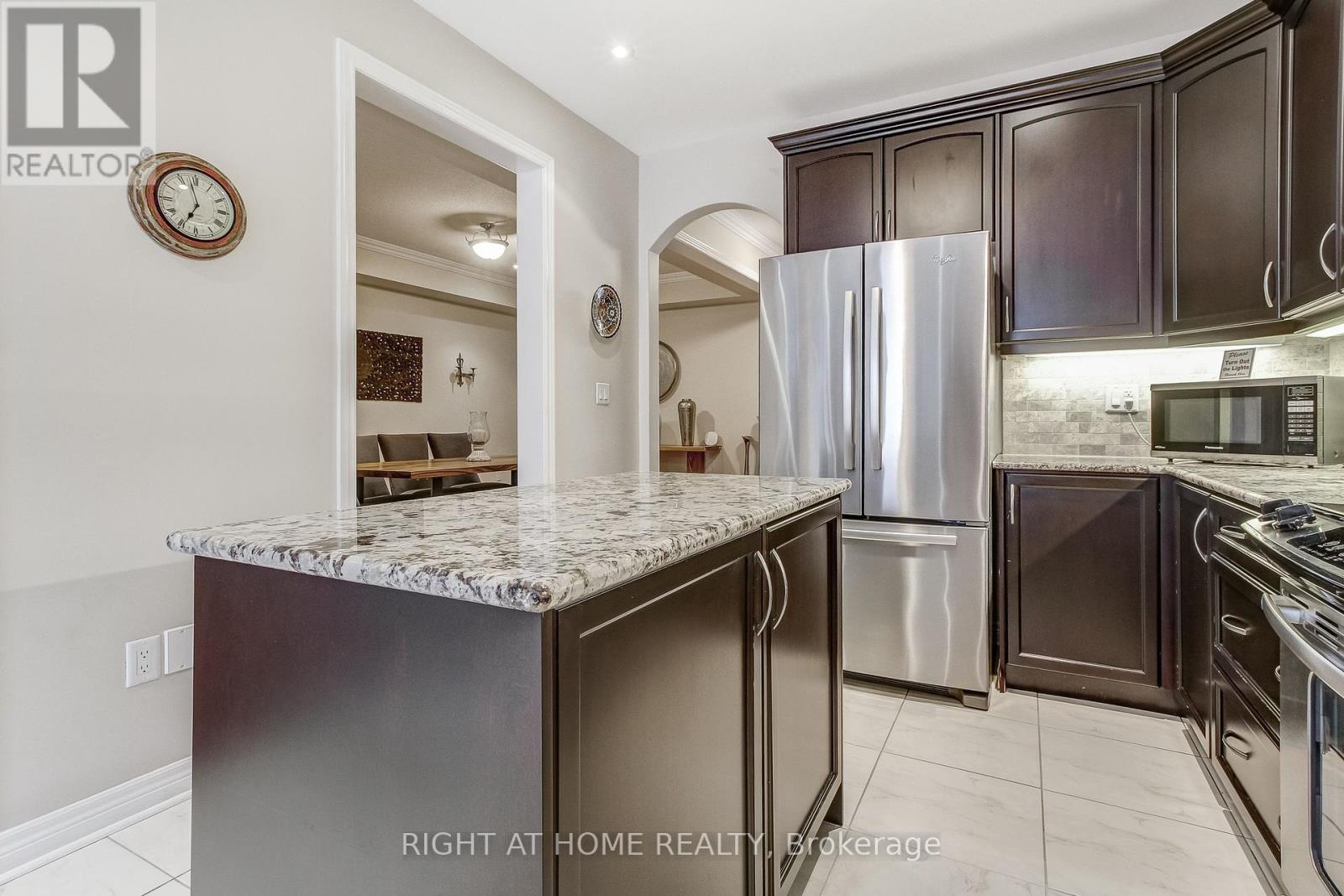 2467 Thornfield Common, Oakville, Ontario  L6M 0S2 - Photo 17 - W12248397