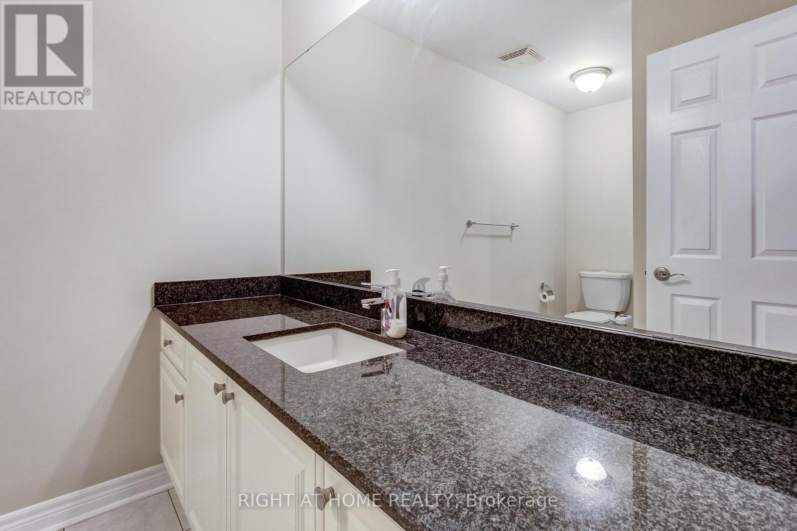 2467 Thornfield Common, Oakville, Ontario  L6M 0S2 - Photo 20 - W12248397